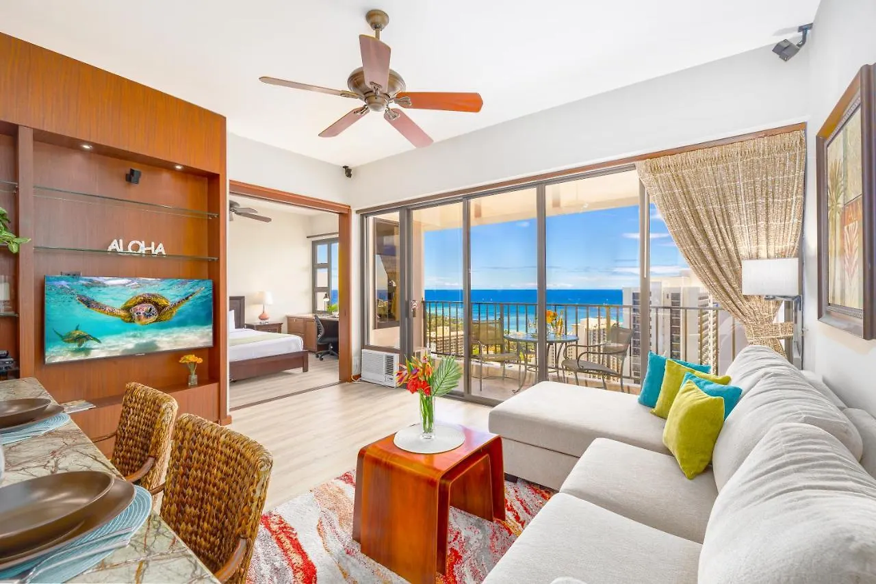 Upscale Penthouse With Ocean Views - Free Parking location