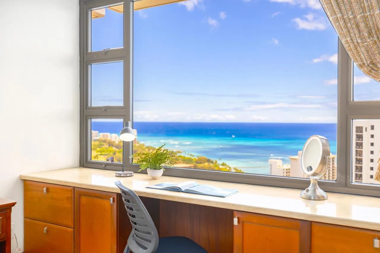 Appartamento Upscale Penthouse With Ocean Views - Free Parking Honolulu